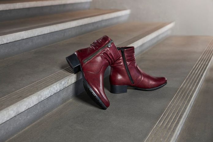 Rieker řasený zipový kotník vínový 78656-35