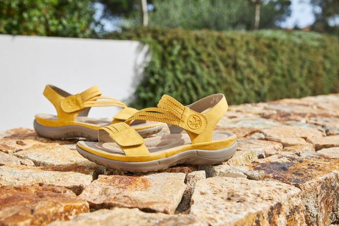 Rieker žluté sandály s gumičkami 64870-68
