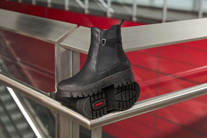 Rieker kotník na hrubé podešvi černý Y0212-00