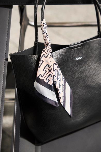 Rieker shopper kabelka se stuhou a vnitřní etují černá H1399-00