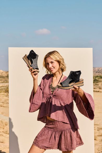 Rieker římské sandály na klínu černé 63791-01